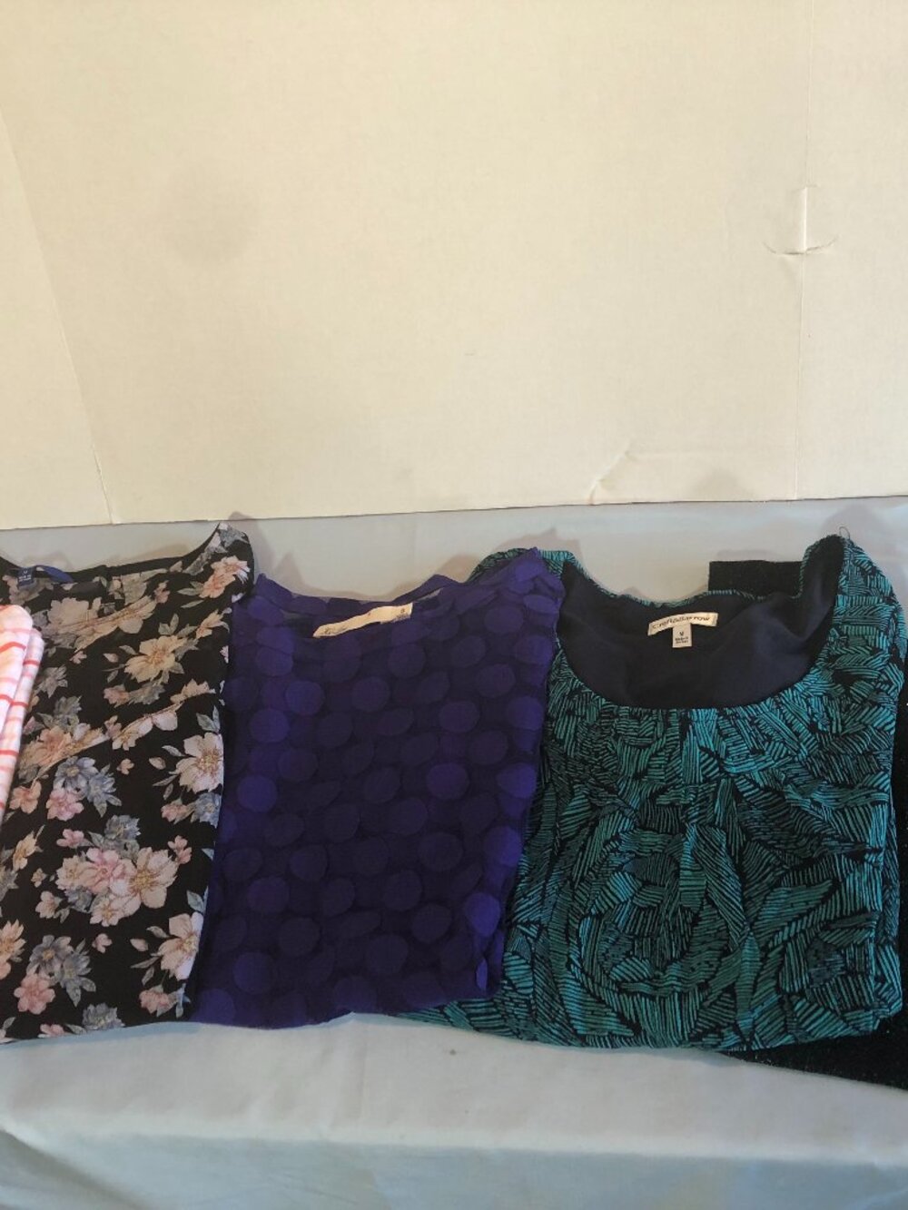 LOT of 5 Tops St Johns Bay MED, Apt 9 M, Hi Line SM, 18.5-19.5" Pit to Pit